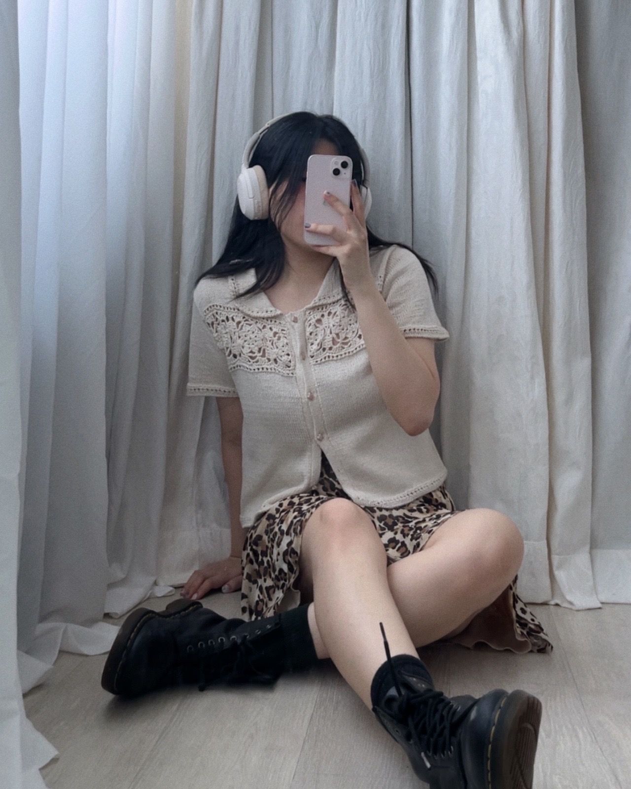 모나 블라우스