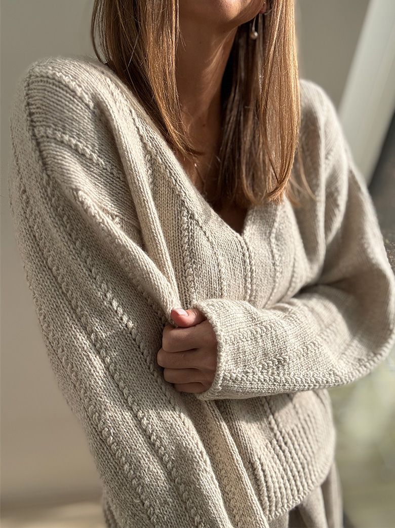 FLOW_LOOP_V_NECK