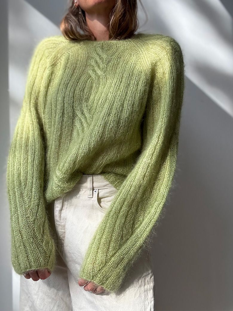 TWIST_LIGHT_LOOP_SWEATER