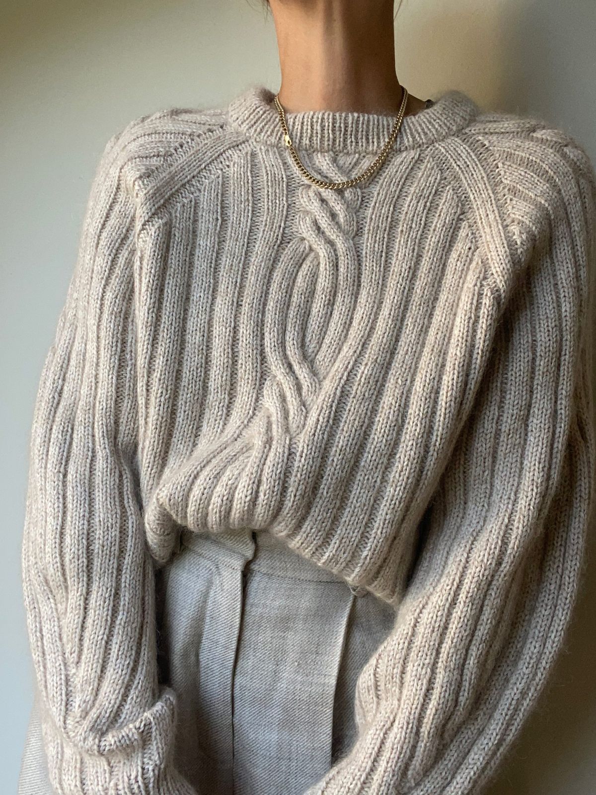 TWIST_LOOP_SWEATER