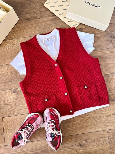 Amelie Vest