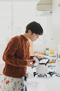 도톰한 케이블 무늬 스웨터