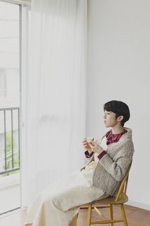 나뭇잎 사이로 비치는 햇살 카디건