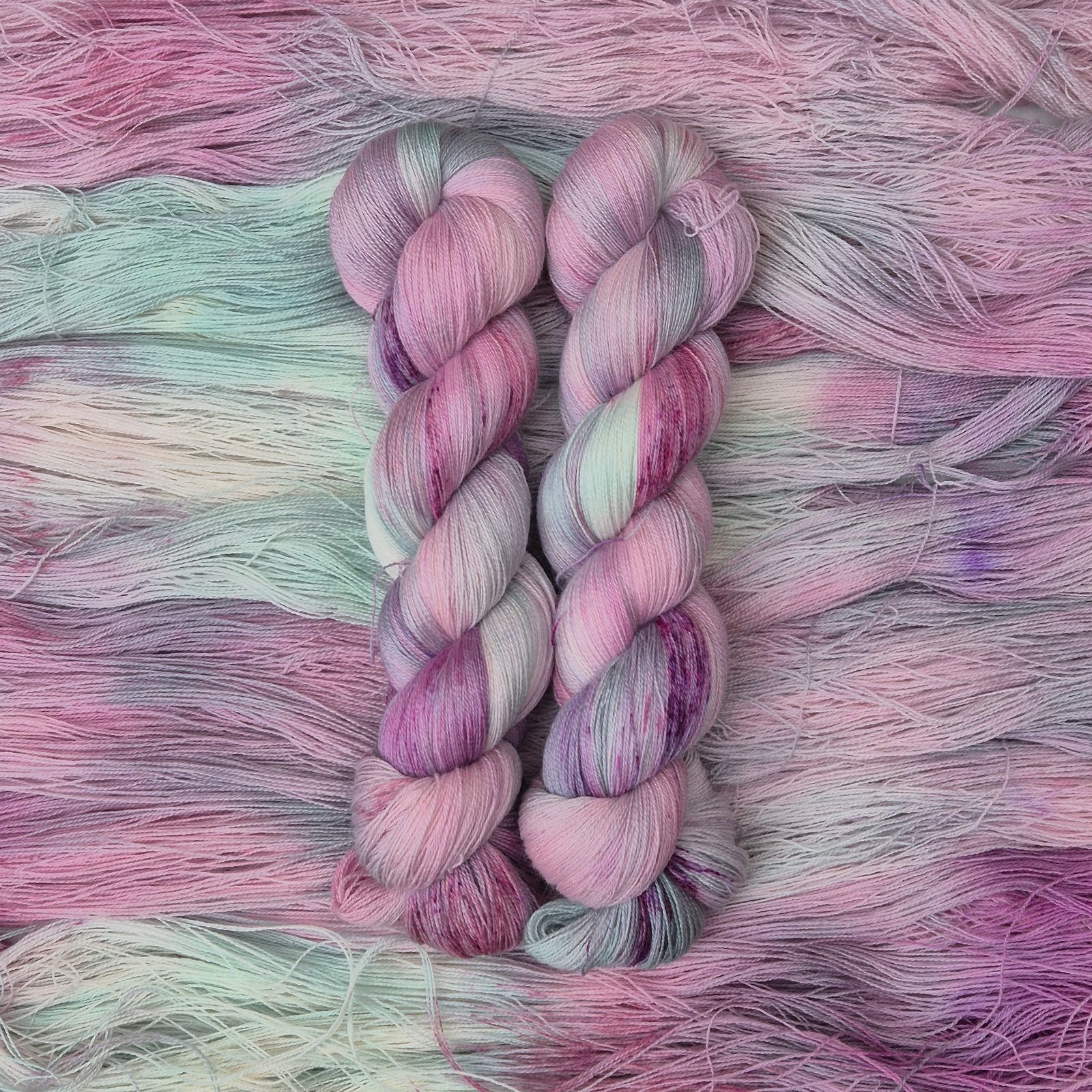 바이올렛피즈 Lace